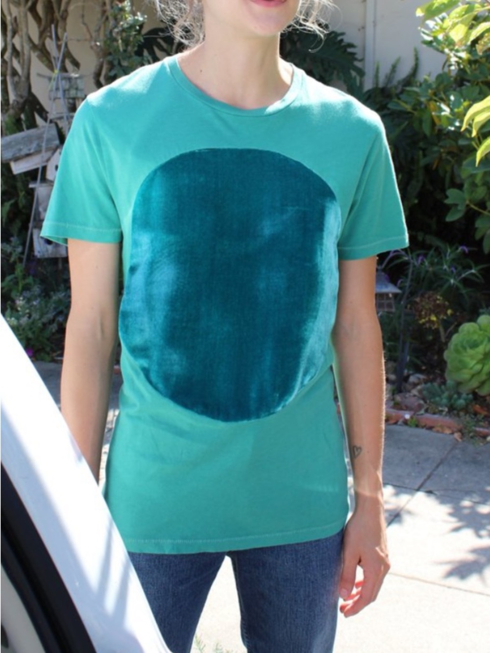 NWT Beklina Exclusive Correll Correll Turquoise Tee with Appliqué Velvet Circle